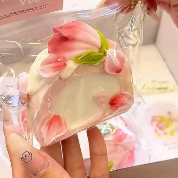 桜スイスロールケーキ捏捏 by MIMO